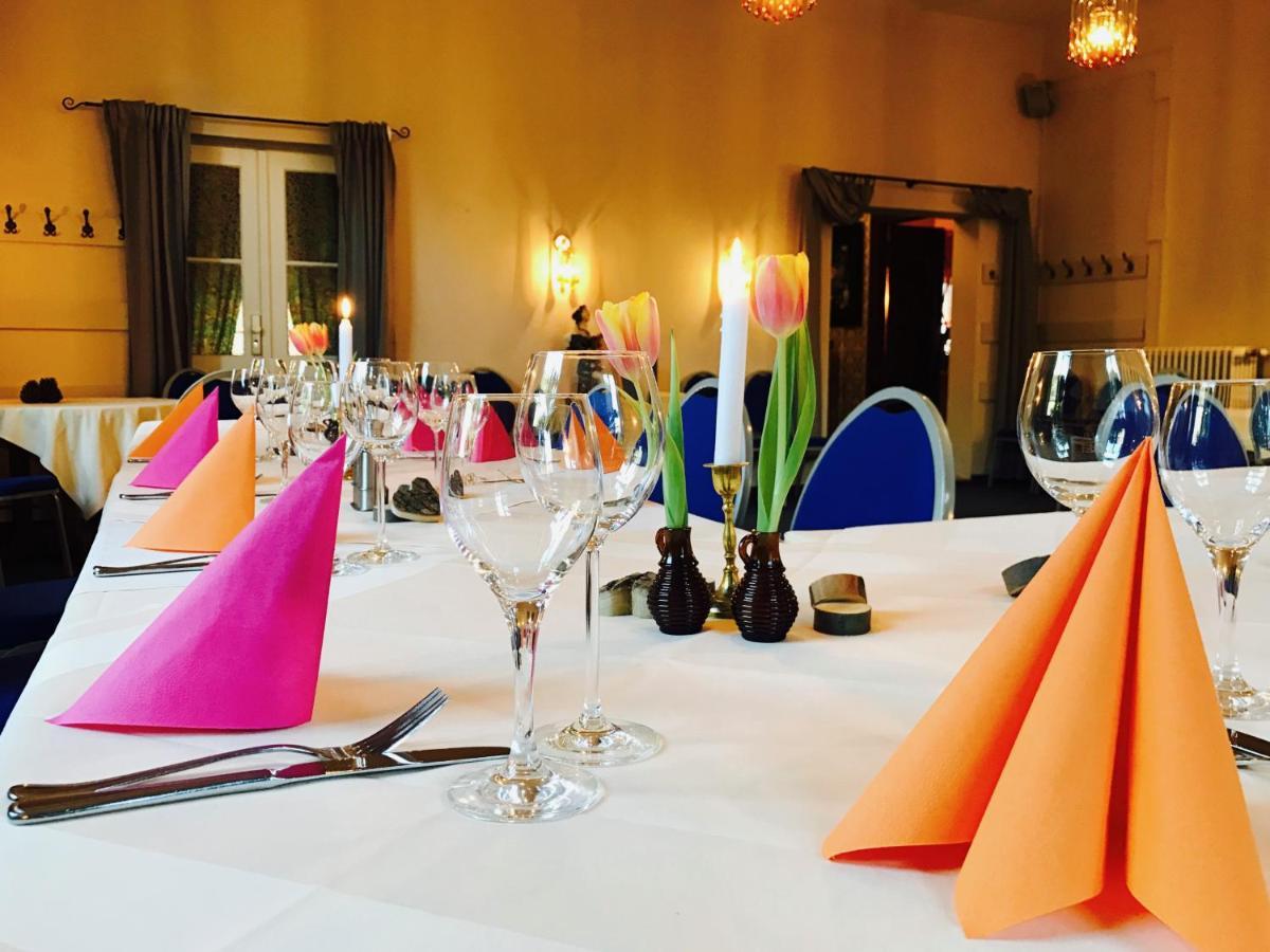 Zu Den Linden - Radebeul Pension Mit Restaurant מראה חיצוני תמונה