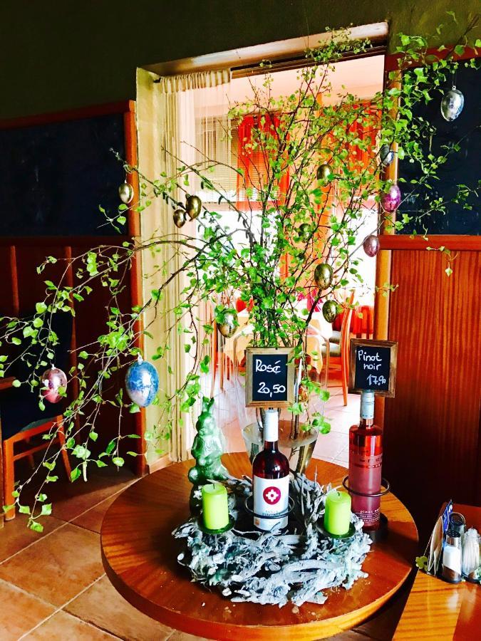Zu Den Linden - Radebeul Pension Mit Restaurant מראה חיצוני תמונה