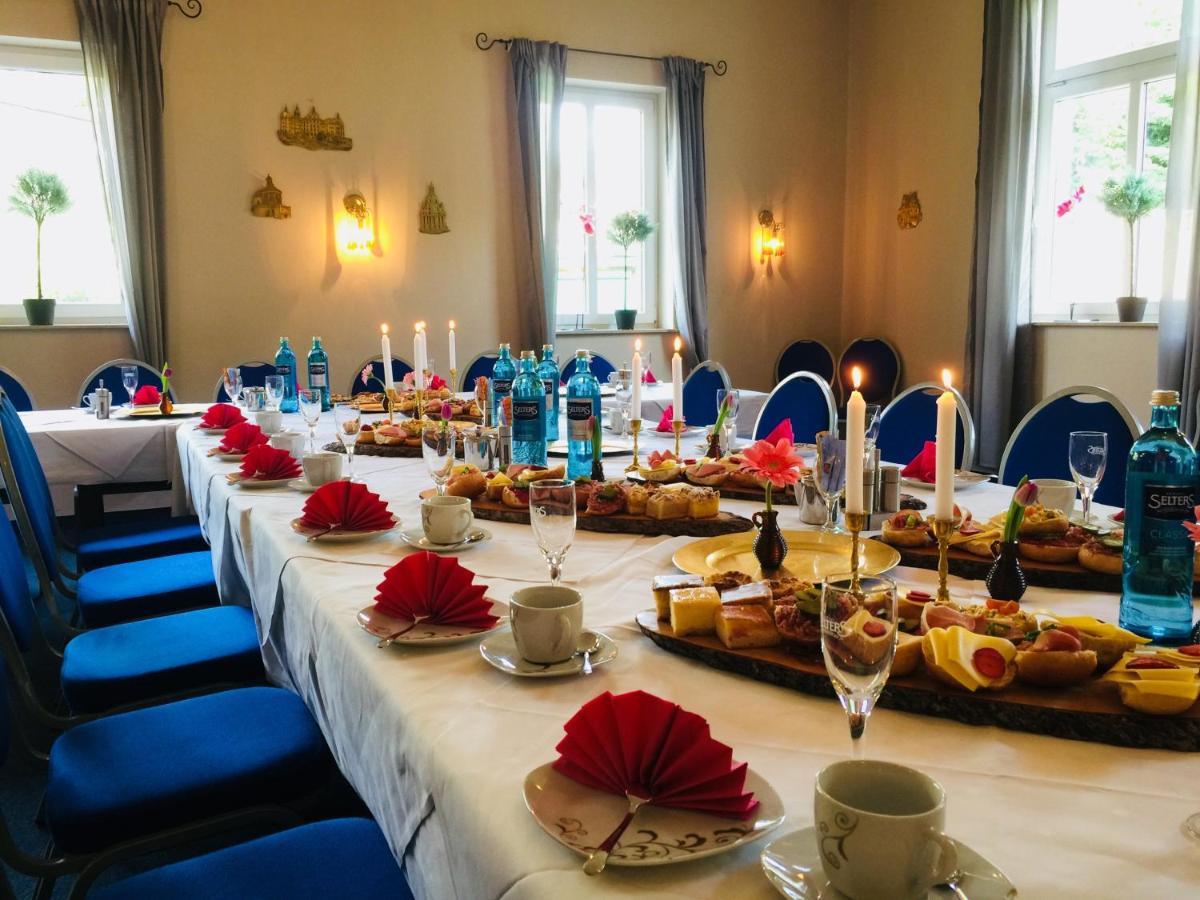 Zu Den Linden - Radebeul Pension Mit Restaurant מראה חיצוני תמונה