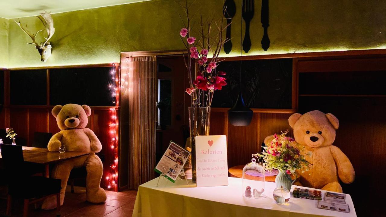 Zu Den Linden - Radebeul Pension Mit Restaurant מראה חיצוני תמונה