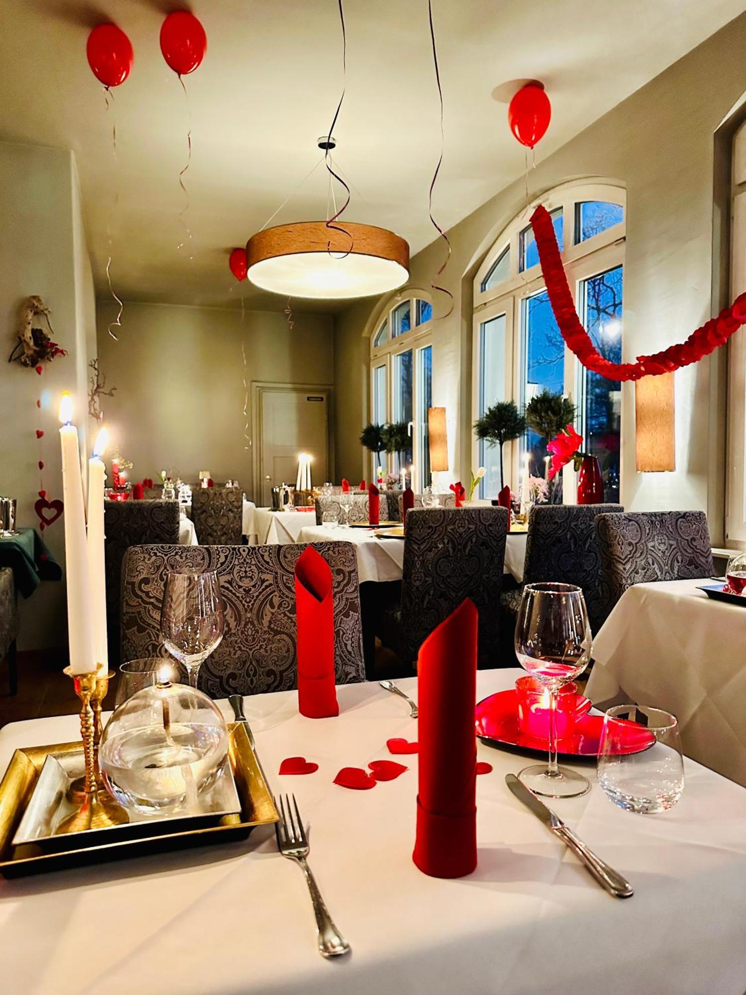 Zu Den Linden - Radebeul Pension Mit Restaurant מראה חיצוני תמונה