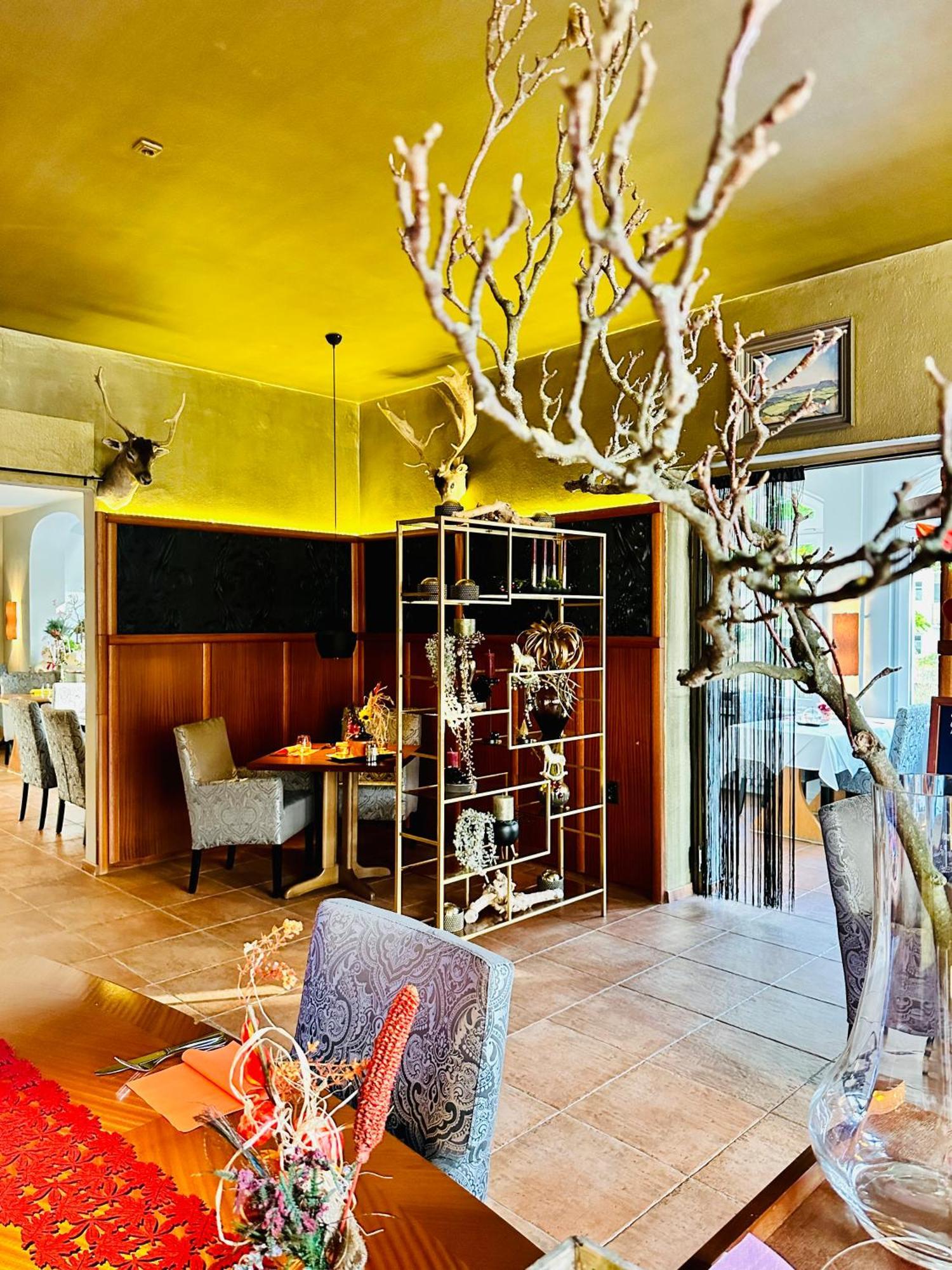 Zu Den Linden - Radebeul Pension Mit Restaurant מראה חיצוני תמונה